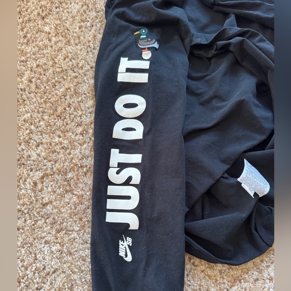 Women’s Nike SB Just Do It Black Ducktail Longsleeve Shirt Size Large - Picture 6 of 6
